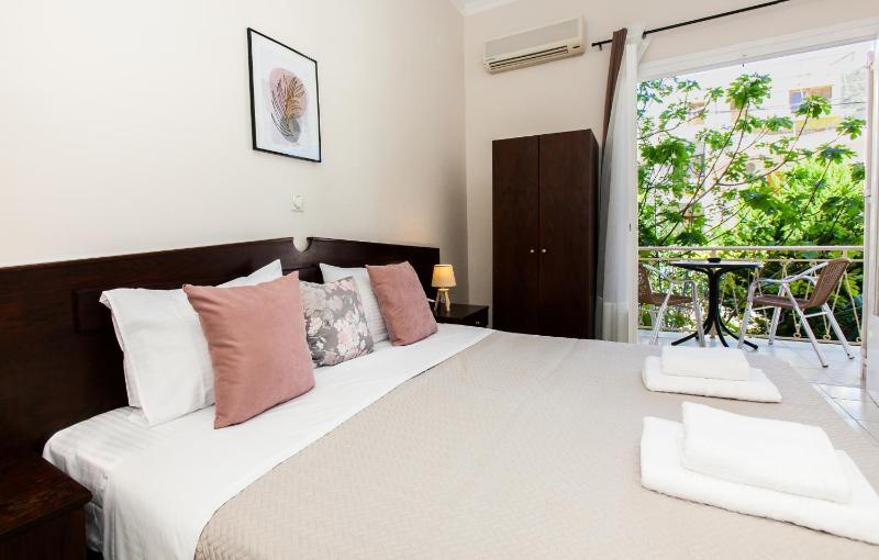 Double Room with Balcony image 1