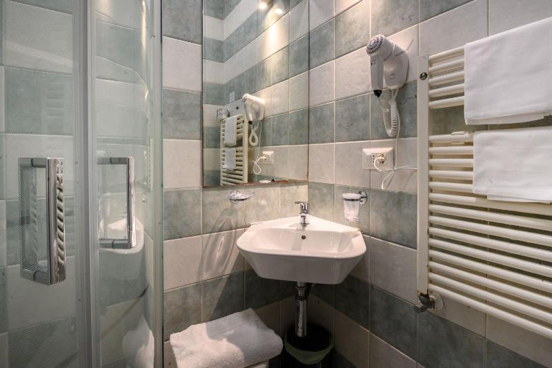 Single Room image 3