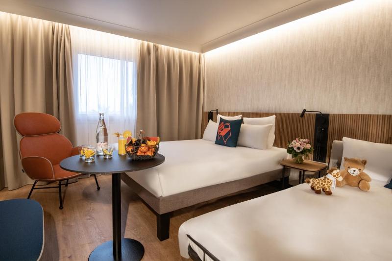 Superior Queen Room with Sofa image 3