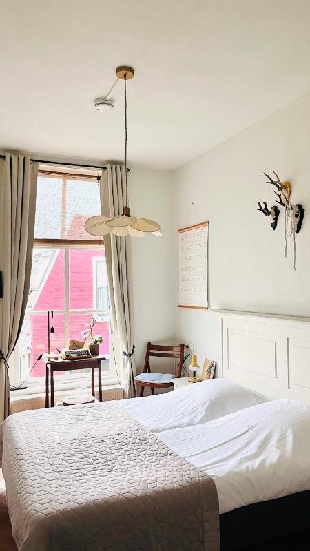 Double Room with Private Bathroom image 1