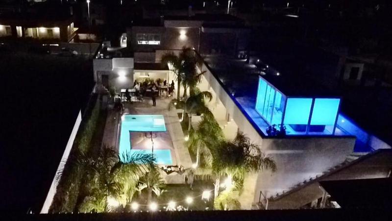 Double Room with Pool View image 1