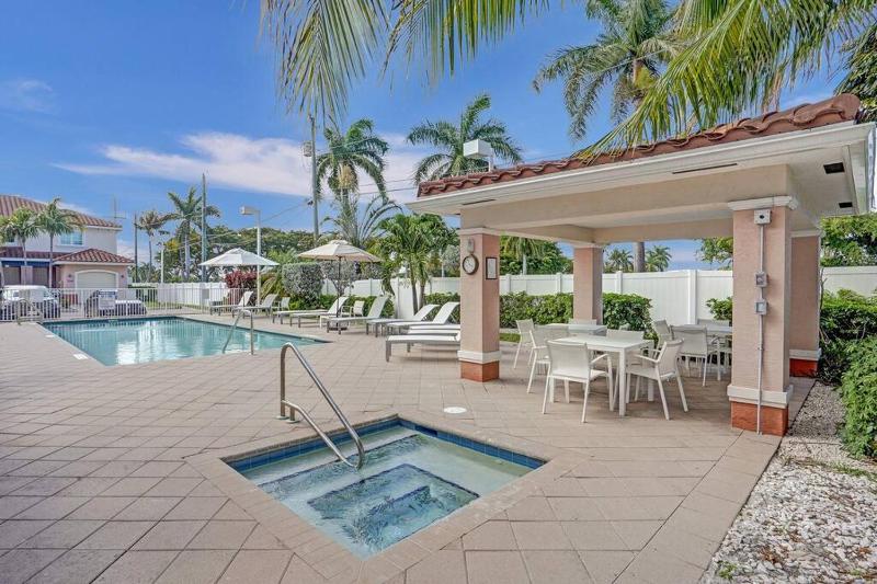 Serene Pompano Beach Escape w/ Pool & Hot tub! Images
