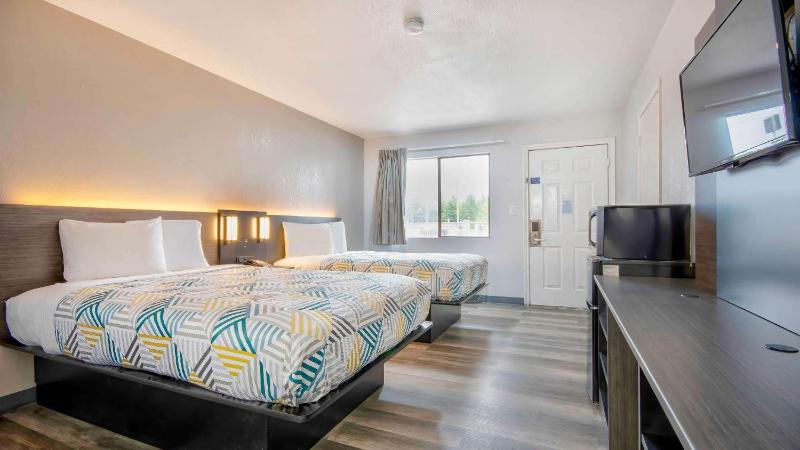 Quadruple Room - Non-Smoking image 4