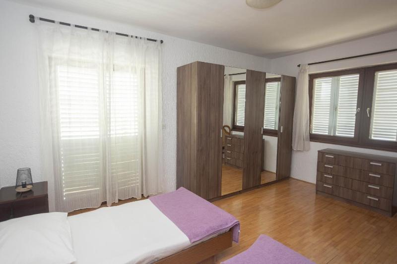 Apartments Near Hangar beach - image 9