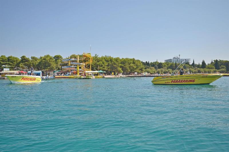 Apartments Near Hangar beach - image 12