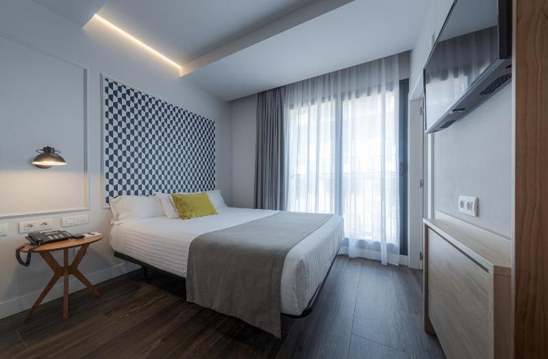Small Single Room image 1