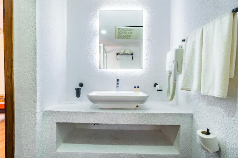 Suite with Sea View image 4