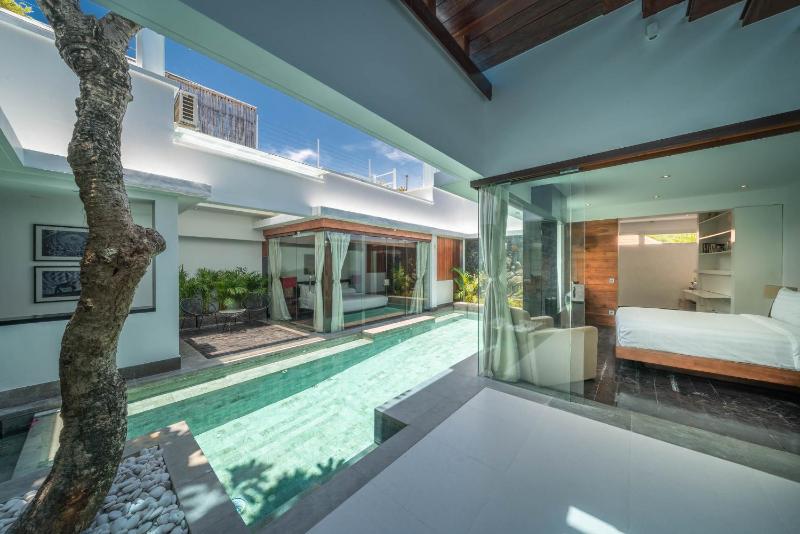 Villa Tykhe - Modern Balinese 4BR Pool Villa in Central Seminyak - image 2