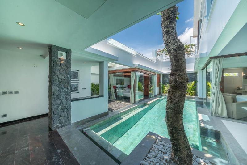 Villa Tykhe - Modern Balinese 4BR Pool Villa in Central Seminyak - image 38
