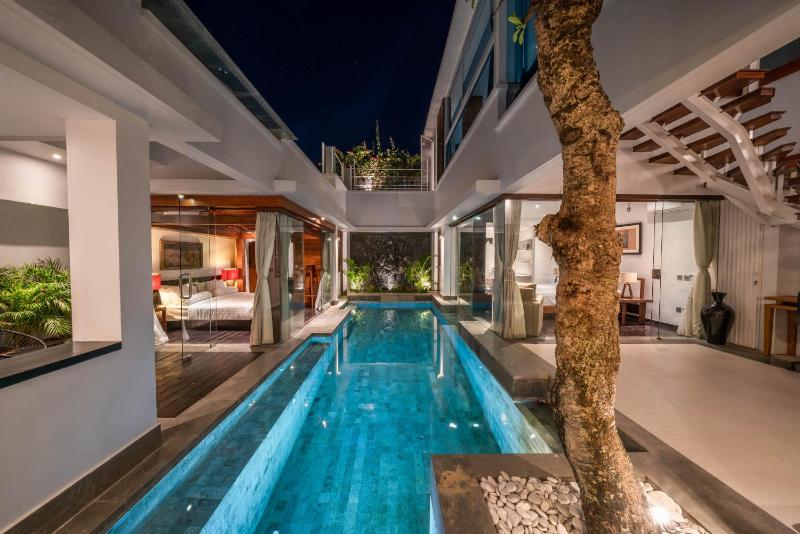 Villa Tykhe - Modern Balinese 4BR Pool Villa in Central Seminyak - image 19
