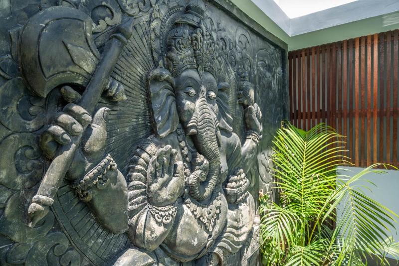 Villa Tykhe - Modern Balinese 4BR Pool Villa in Central Seminyak - image 12