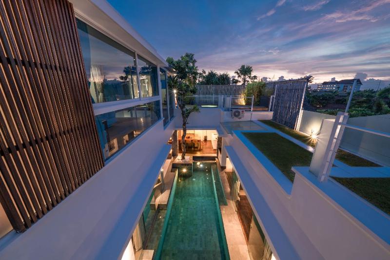 Villa Tykhe - Modern Balinese 4BR Pool Villa in Central Seminyak - image 37