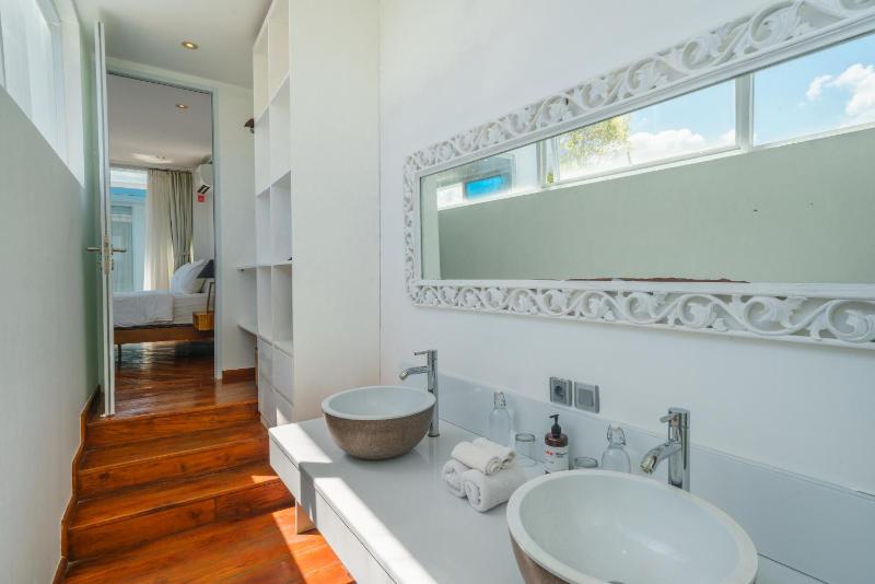 Villa Tykhe - Modern Balinese 4BR Pool Villa in Central Seminyak - image 50