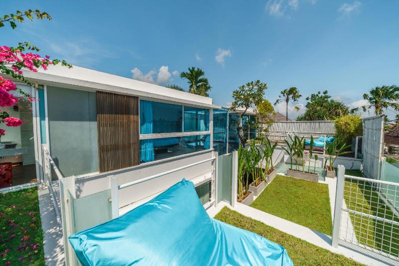 Villa Tykhe - Modern Balinese 4BR Pool Villa in Central Seminyak - image 18