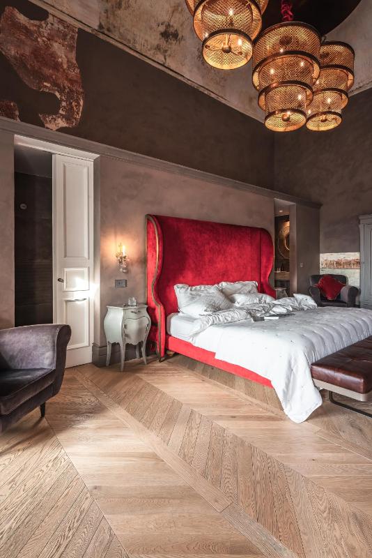 Deluxe King Suite image 1