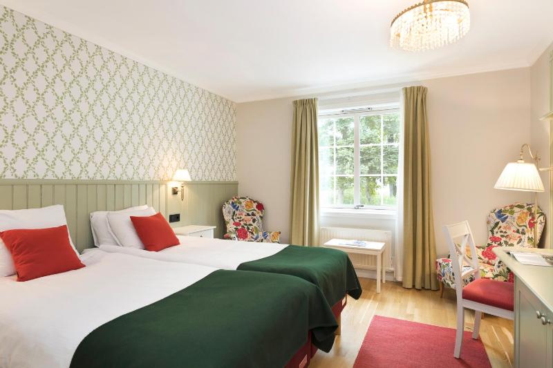Classic Twin Room image 1
