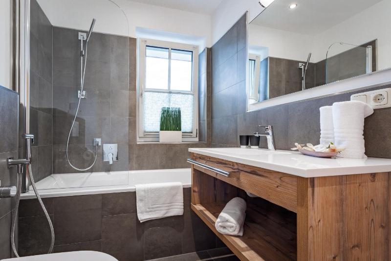 Apartment with Mountain View image 2