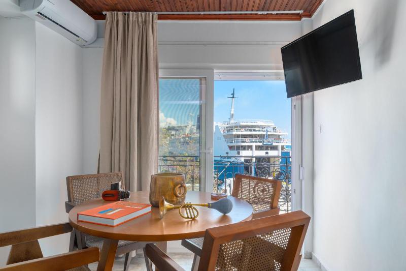 Megaron Skiathos Boutique Residence - image 10
