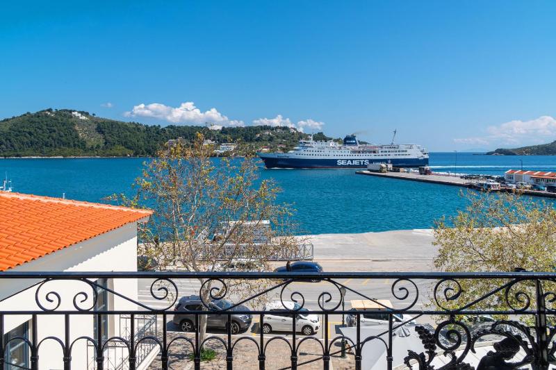 Megaron Skiathos Boutique Residence - image 9