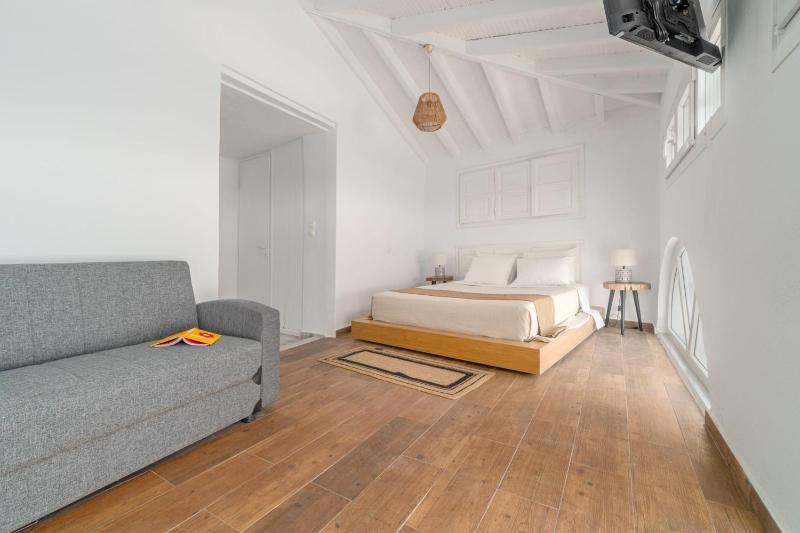 Megaron Skiathos Boutique Residence - image 7