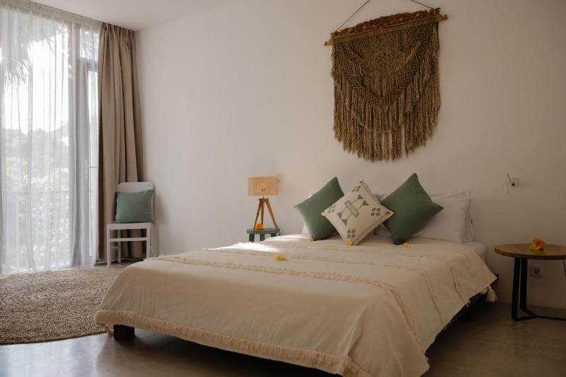 The Bed by The Sea - image 8