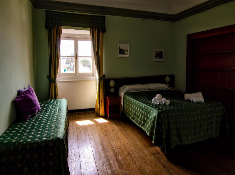 Triple Room image 4
