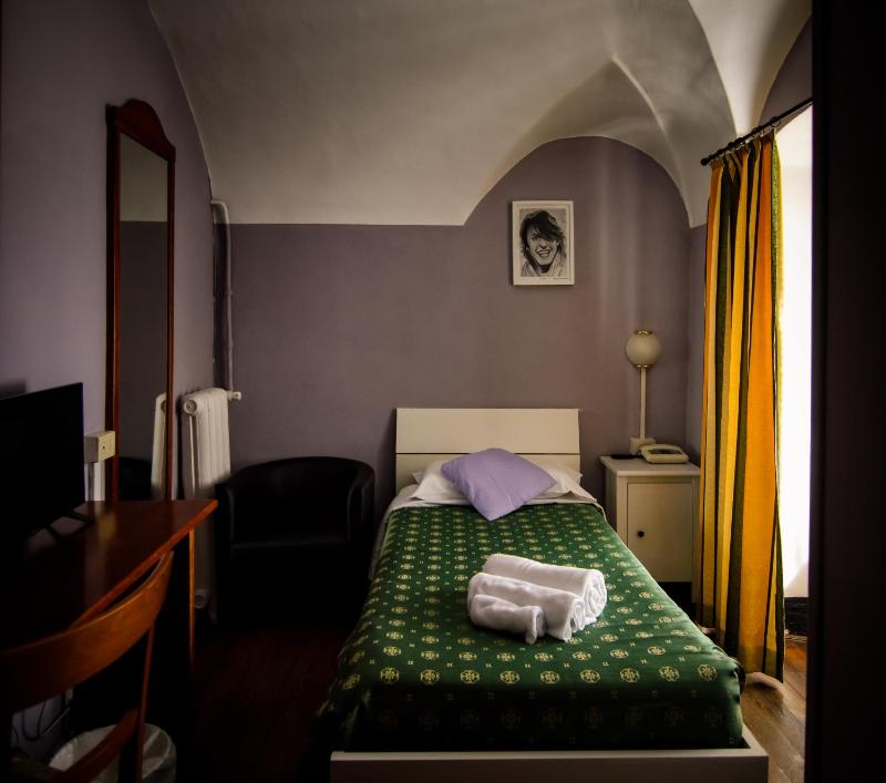 Single Room image 4