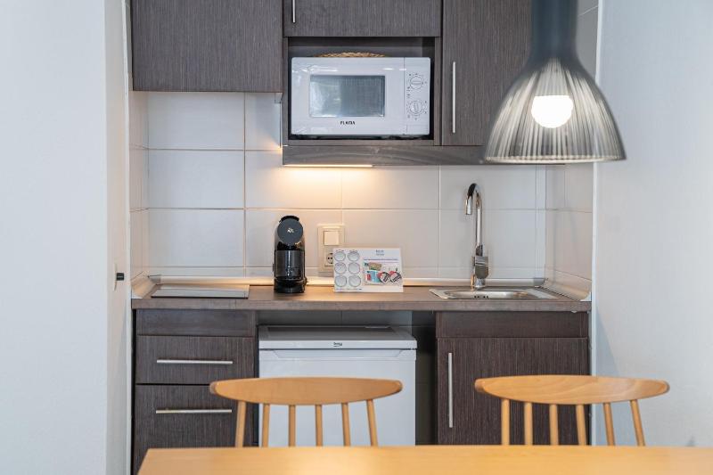 One-Bedroom Apartment image 3