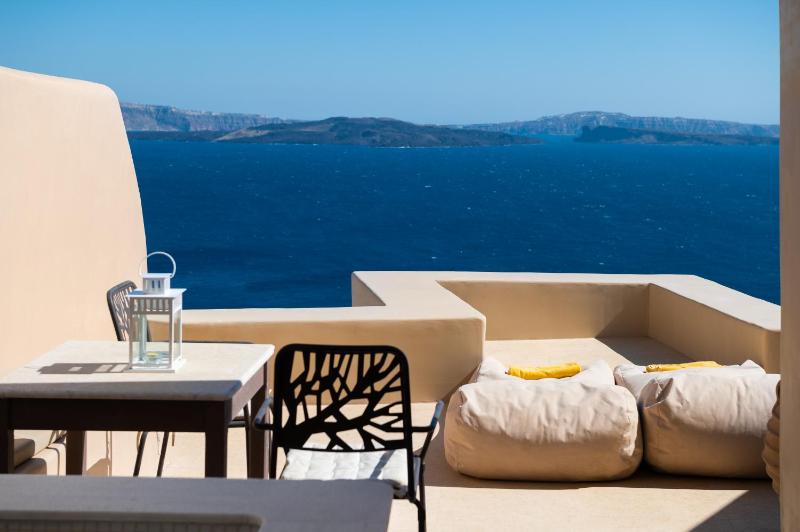 Honeymoon Suite with Private Outdoor Hot Tub  image 2