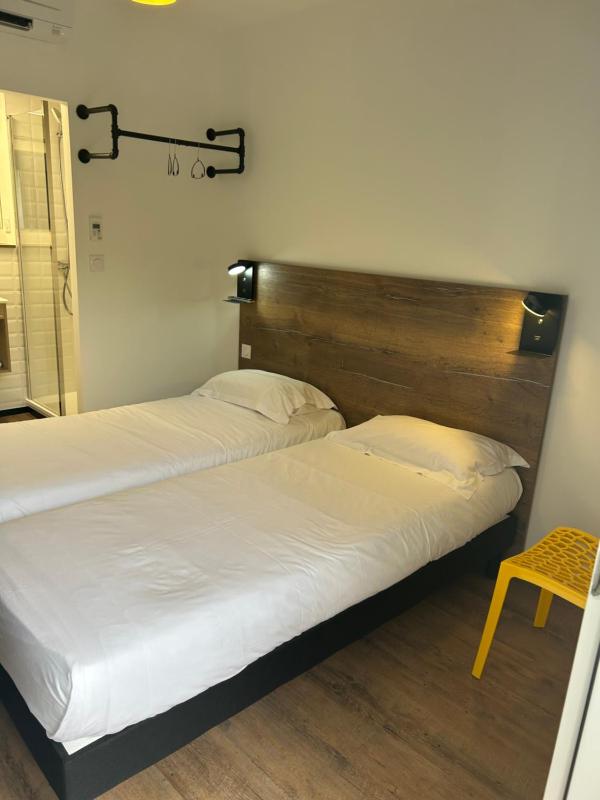 Twin Room image 1