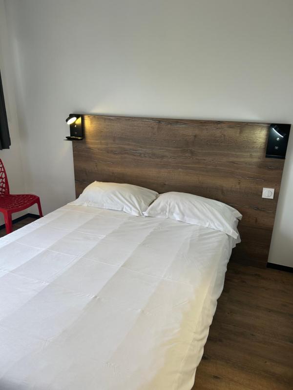 Double Room image 3