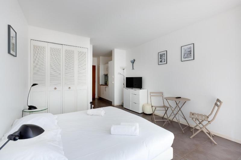 City view Studio with Terrace 11 image 4