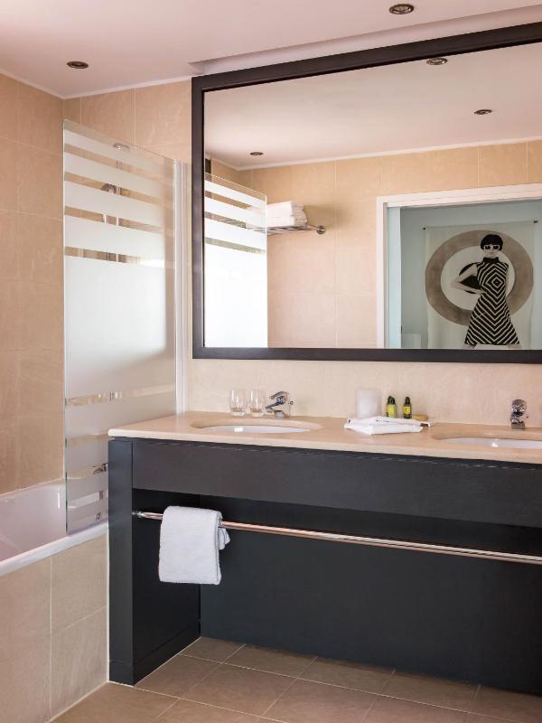 Superior Double Room with Terrace image 3