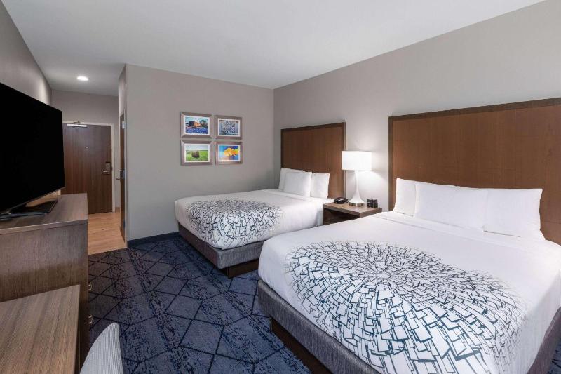 Queen Room with Two Queen Beds - Mobility Access/Non-Smoking image 1