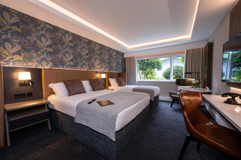 Signature Double & Single Room image 1