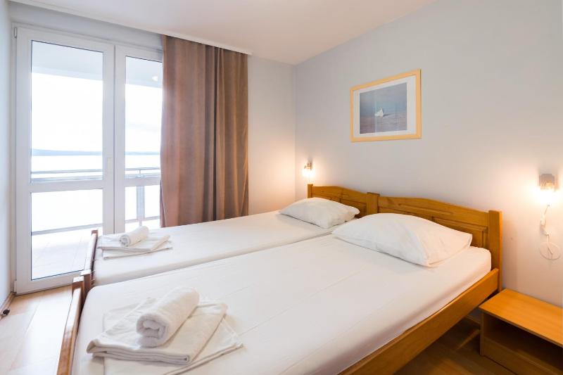 Double or Twin Room with Sea View image 4