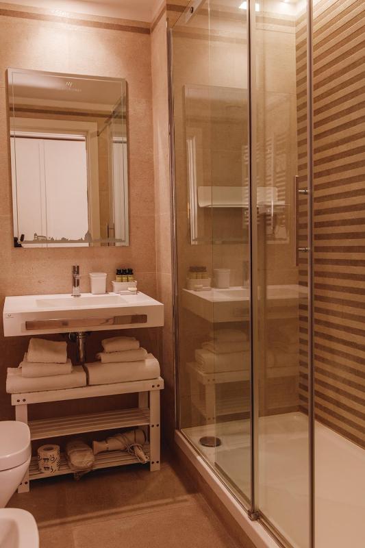 Deluxe Room image 2