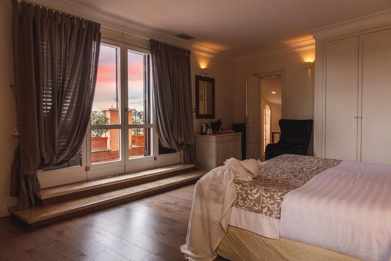 Junior Suite with Balcony image 1