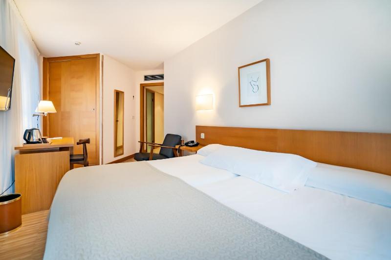 Double or Twin Room with Terrace image 3