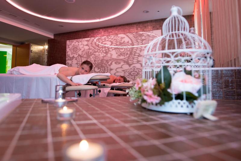 Three-Bedroom House with Terrace  image 3