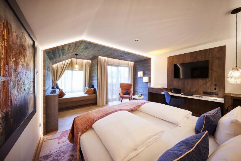 AlpenGluehen Design Junior Suite image 3
