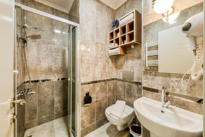 One-Bedroom Suite image 3