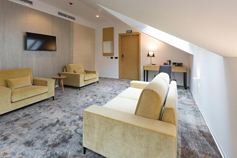 Suite image 3