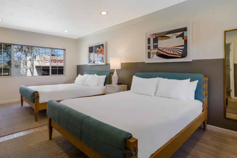 Standard Queen Room image 3