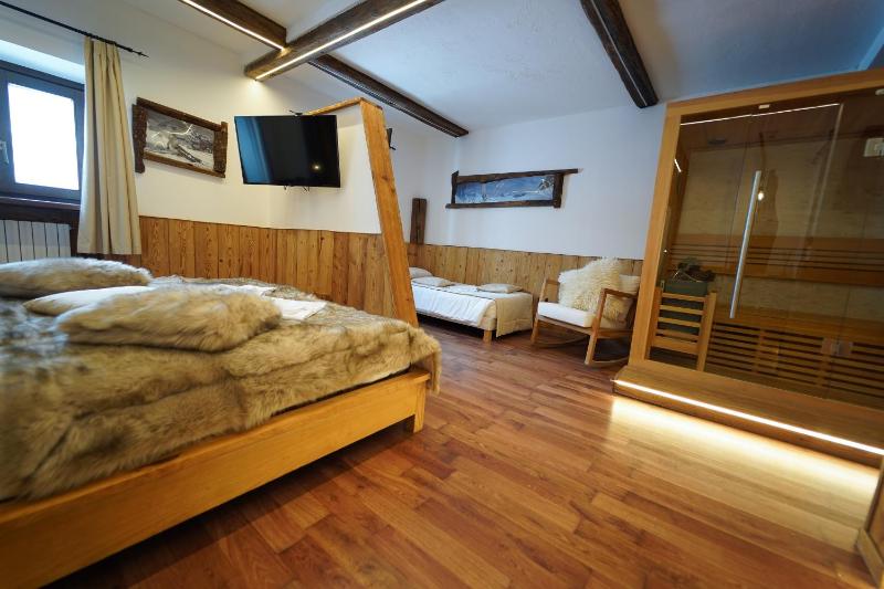 Superior Triple Room image 2