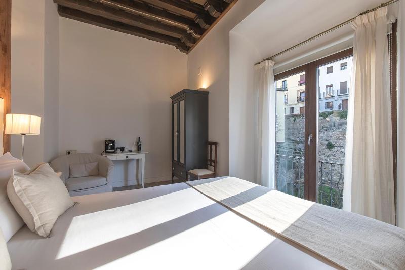 Superior Double or Twin Room with  with Alhambra View image 1