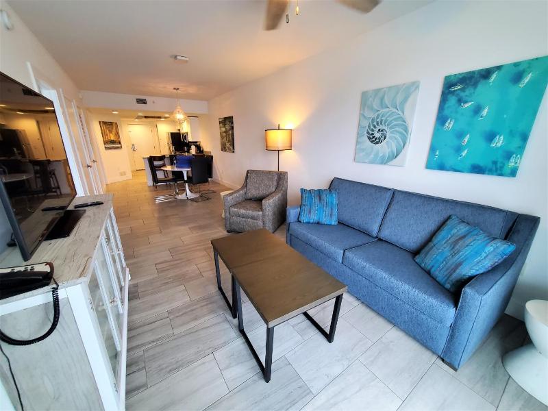 Two-Bedroom Two Bath Bay Front Premium Suite image 3