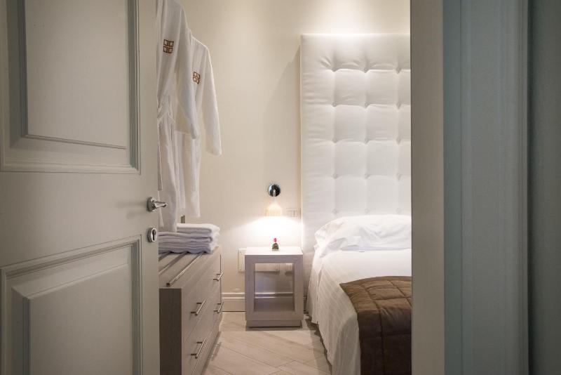 Suite with Garden View & Pool Access image 4