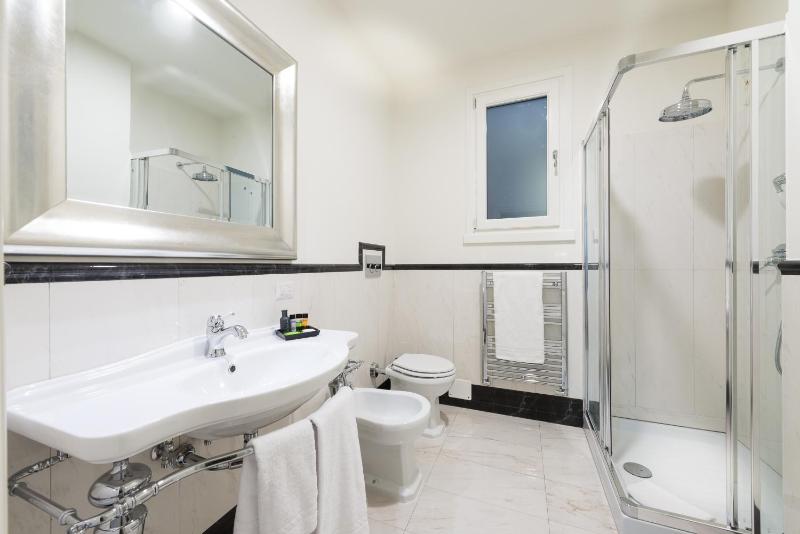 Deluxe Double Room with Pool Access image 4