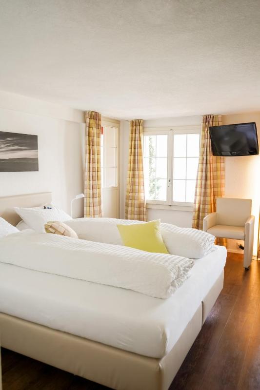 Double Room with Mountain View image 2